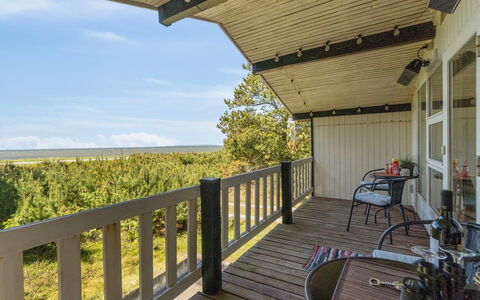 Freda - 100M to the Fjord: Dak, Huis, Land Lot, Huis, Verblijf, Landgoed, Garden Gebouwen, Schaduw, Blokhut, Landscaping