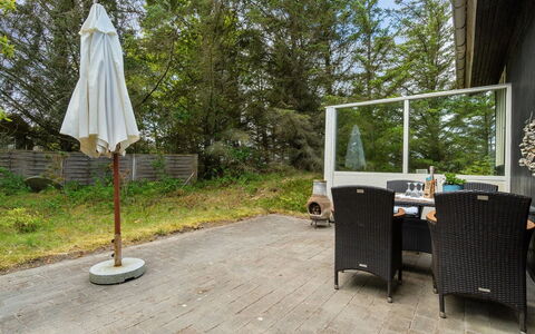 Freda - 100M to the Fjord: Dak, Huis, Land Lot, Huis, Verblijf, Landgoed, Garden Gebouwen, Schaduw, Blokhut, Landscaping