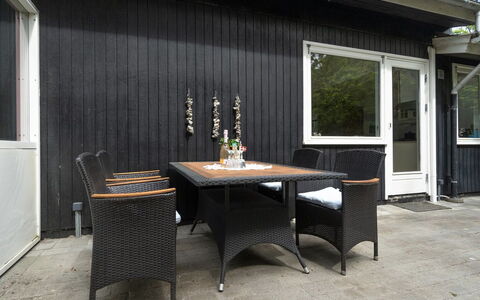 Freda - 100M to the Fjord: Dak, Huis, Land Lot, Huis, Verblijf, Landgoed, Garden Gebouwen, Schaduw, Blokhut, Landscaping