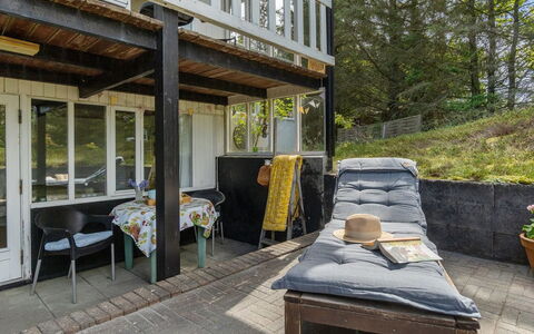 Freda - 100M to the Fjord: Dak, Huis, Land Lot, Huis, Verblijf, Landgoed, Garden Gebouwen, Schaduw, Blokhut, Landscaping