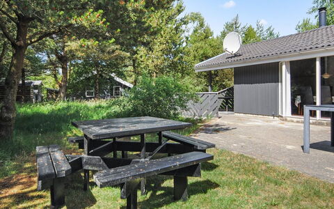 Sighbiorn - 950M from the Sea: Blauw, Struik, Verblijf, Groundcover, Tuin, Landgoed, Schaduw, Landscaping, Boerderij, Eco Hotel
