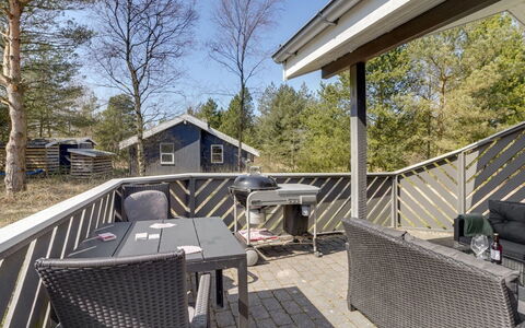 Sighbiorn - 950M from the Sea: Blauw, Struik, Verblijf, Groundcover, Tuin, Landgoed, Schaduw, Landscaping, Boerderij, Eco Hotel