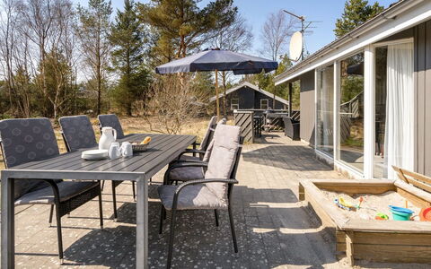 Sighbiorn - 950M from the Sea: Blauw, Struik, Verblijf, Groundcover, Tuin, Landgoed, Schaduw, Landscaping, Boerderij, Eco Hotel