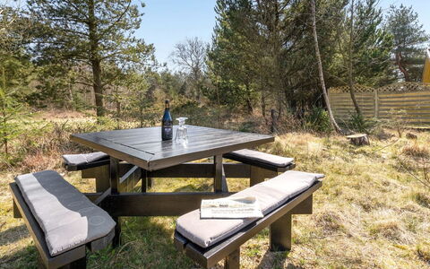 Sighbiorn - 950M from the Sea: Blauw, Struik, Verblijf, Groundcover, Tuin, Landgoed, Schaduw, Landscaping, Boerderij, Eco Hotel