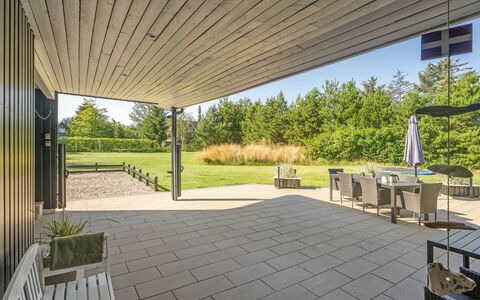 Wilja - 400M from the Sea: Meubilair, Interieur Ontwerp, Stoel, Flooring, Tafel, Toevlucht, Verdieping, Plafond, Kamer, Eco Hotel