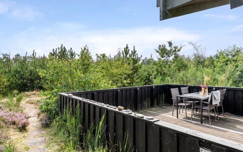 Asmo - 350M from the Sea: Blauw, Struik, Verblijf, Groundcover, Tuin, Landgoed, Schaduw, Landscaping, Boerderij, Eco Hotel