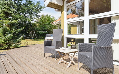 Karitte - 5Km from the Sea: Blauw, Struik, Verblijf, Groundcover, Tuin, Landgoed, Schaduw, Landscaping, Boerderij, Eco Hotel