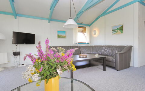Momme - 500M from the Sea: Interieur Ontwerp, Plafond, Meubilair, Flooring, Verdieping, Bankstel, Stoel, Woonkamer, Lichte Inrichting