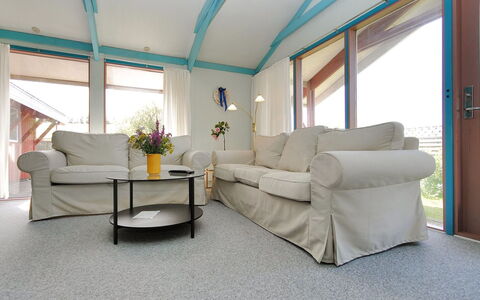 Momme - 500M from the Sea: Meubilair, Flooring, Interieur Ontwerp, Verdieping, Bankstel, Plafond, Woonkamer, Verlichting, Tapijt, Kamer