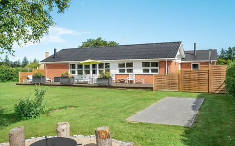 Swipdagh - 500M from the Sea: Hout, Huis, Veranda, Dek, Hardwood, Dak, Beits, Houten Vloer, Eco Hotel