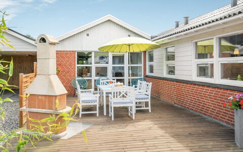Swipdagh - 500M from the Sea: Hout, Huis, Veranda, Dek, Hardwood, Dak, Beits, Houten Vloer, Eco Hotel