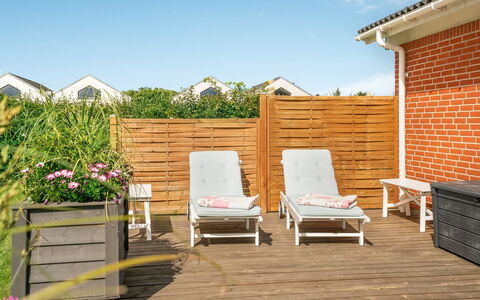 Swipdagh - 500M from the Sea: Hout, Huis, Veranda, Dek, Hardwood, Dak, Beits, Houten Vloer, Eco Hotel