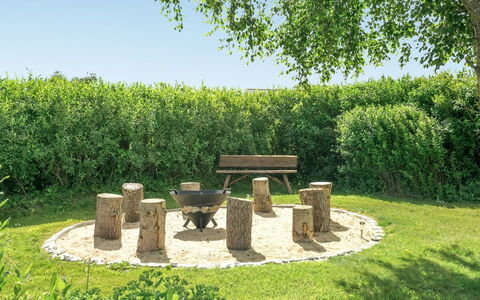 Swipdagh - 500M from the Sea: Hout, Huis, Veranda, Dek, Hardwood, Dak, Beits, Houten Vloer, Eco Hotel
