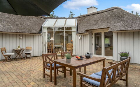 Gunnie - 1.1Km from the Sea: Blauw, Struik, Verblijf, Groundcover, Tuin, Landgoed, Schaduw, Landscaping, Boerderij, Eco Hotel
