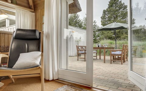 Gunnie - 1.1Km from the Sea: Blauw, Struik, Verblijf, Groundcover, Tuin, Landgoed, Schaduw, Landscaping, Boerderij, Eco Hotel