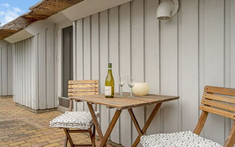 Gunnie - 1.1Km from the Sea: Blauw, Struik, Verblijf, Groundcover, Tuin, Landgoed, Schaduw, Landscaping, Boerderij, Eco Hotel