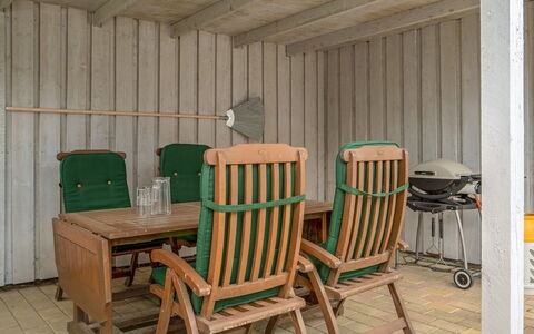 Gunnie - 1.1Km from the Sea: Blauw, Struik, Verblijf, Groundcover, Tuin, Landgoed, Schaduw, Landscaping, Boerderij, Eco Hotel