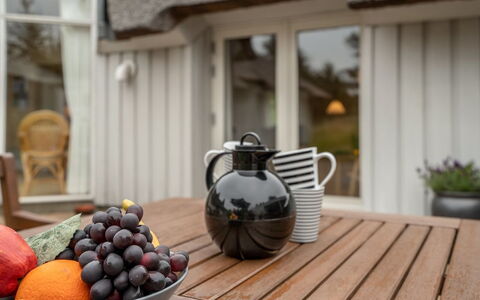 Gunnie - 1.1Km from the Sea: Blauw, Struik, Verblijf, Groundcover, Tuin, Landgoed, Schaduw, Landscaping, Boerderij, Eco Hotel