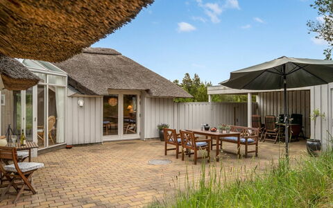 Gunnie - 1.1Km from the Sea: Blauw, Struik, Verblijf, Groundcover, Tuin, Landgoed, Schaduw, Landscaping, Boerderij, Eco Hotel