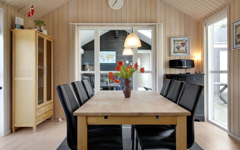 Henriete - 3.5Km from the Sea: Meubilair, Hout, Interieur Ontwerp, Plafond, Flooring, Keuken En Eettafel, Eetkamer, Verdieping, Stoel, Tafel