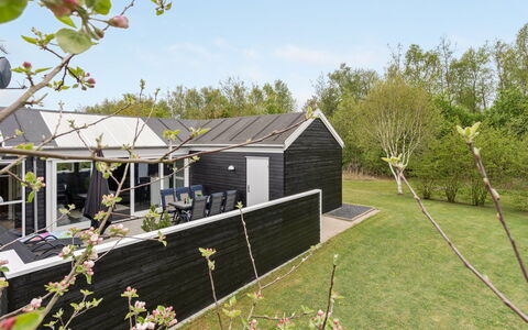 Henriete - 3.5Km from the Sea: Huis, Huis, Dak, Verblijf, Tuin, Schaduw, Gazon, Backyard, Landscaping, Werf