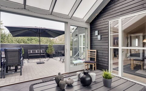 Henriete - 3.5Km from the Sea: Plafond, Flooring, Interieur Ontwerp, Verdieping, Samengesteld Materiaal, Meubilair, Toevlucht, Hotel, Ontwerp, Daylighting