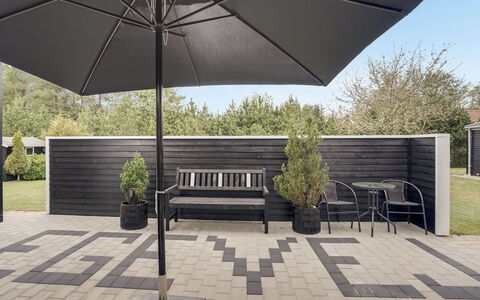 Henriete - 3.5Km from the Sea: Plafond, Flooring, Interieur Ontwerp, Verdieping, Samengesteld Materiaal, Meubilair, Toevlucht, Hotel, Ontwerp, Daylighting