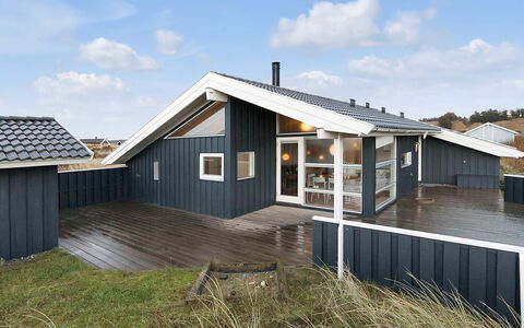 Frederikka - 350M from the Sea: Woongebied, Dak, Voorstad, Oprit, Landgoed, Schoorsteen
