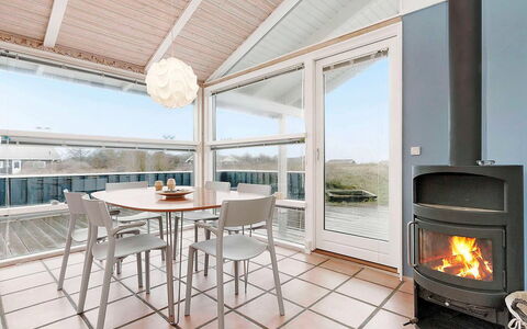 Frederikka - 350M from the Sea: Woongebied, Dak, Voorstad, Oprit, Landgoed, Schoorsteen