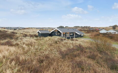 Frederikka - 350M from the Sea: Woongebied, Dak, Voorstad, Oprit, Landgoed, Schoorsteen