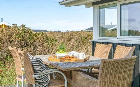 Esma - 150M from the Sea: Meubilair, Buitenmeubels, Stoel, Hout, Tafel, Buitentafel, Wicker, Keuken En Eettafel, Patio, Beits