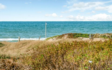 Esma - 150M from the Sea: Lucht, Blauw, Water, Dag, Groen, Zwemwater, Horizon, Natuurlijke Omgeving, Zee
