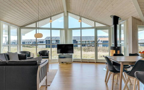 Esma - 150M from the Sea: Hout, Plafond, Huis, Veranda, Deur, Verblijf, Schaduw, Siding, Hardwood, Beits