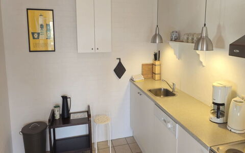 Elef - 2.0Km from the Sea: Keuken, Interieur Ontwerp, Flooring, Toestel Van De Keuken, Countertop, Verdieping, Gootsteen, Verlichting, Meubilair, Loodgieterswerkinrichting