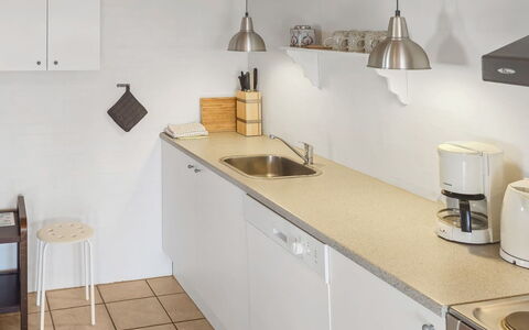 Elef - 2.0Km from the Sea: Keuken, Countertop, Toestel Van De Keuken, Interieur Ontwerp, Flooring, Loodgieterswerkinrichting, Gootsteen, Major Appliance, Wastafel, Cabinetry