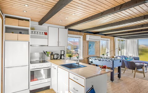 Stella - 700M from the Sea: Hout, Dak, Architectuur, Huis, Huis, Verblijf, Siding, Hardwood, Helling, Landgoed