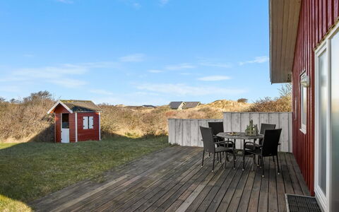 Stella - 700M from the Sea: Hout, Dak, Architectuur, Huis, Huis, Verblijf, Siding, Hardwood, Helling, Landgoed