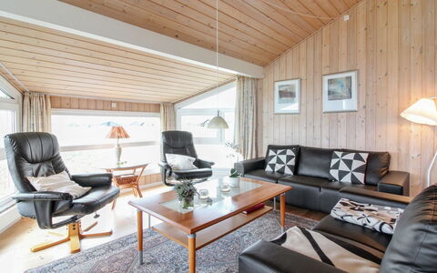Gamal - 400M from the Sea: Meubilair, Interieur Ontwerp, Flooring, Hout, Verdieping, Plafond, Houten Vloer, Stoel, Tafel, Verlichting
