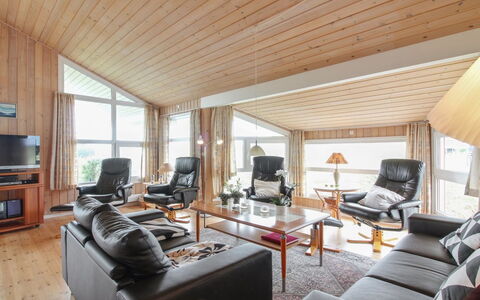 Gamal - 400M from the Sea: Meubilair, Interieur Ontwerp, Flooring, Hout, Verdieping, Plafond, Houten Vloer, Stoel, Tafel, Verlichting
