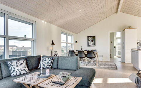 Dimka - 300M from the Sea: Flooring, Plafond, Verdieping, Woonkamer, Houten Vloer, Bankstel, Lichte Inrichting, Hardwood, Kussen Gooien