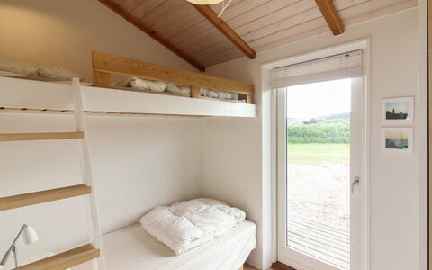 Preben - 500M from the Sea: Hout, Huis, Verblijf, Beits, Hardwood, Slaapkamer, Daylighting, Plank, Bed, Garden Gebouwen