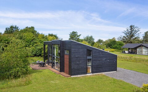 Herdie - 900M from the Sea: Meubilair, Interieur Ontwerp, Flooring, Hout, Verdieping, Plafond, Houten Vloer, Stoel, Tafel, Verlichting