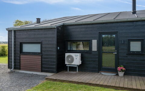 Herdie - 900M from the Sea: Meubilair, Interieur Ontwerp, Flooring, Hout, Verdieping, Plafond, Houten Vloer, Stoel, Tafel, Verlichting