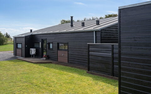 Herdie - 900M from the Sea: Meubilair, Interieur Ontwerp, Flooring, Hout, Verdieping, Plafond, Houten Vloer, Stoel, Tafel, Verlichting