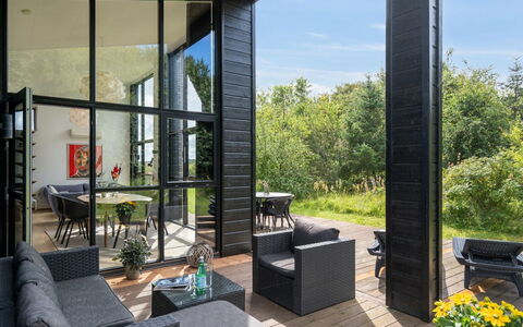 Herdie - 900M from the Sea: Meubilair, Interieur Ontwerp, Flooring, Hout, Verdieping, Plafond, Houten Vloer, Stoel, Tafel, Verlichting