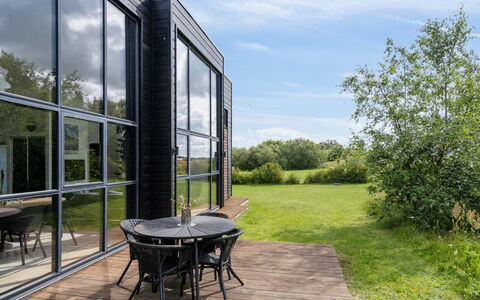 Herdie - 900M from the Sea: Meubilair, Interieur Ontwerp, Flooring, Hout, Verdieping, Plafond, Houten Vloer, Stoel, Tafel, Verlichting