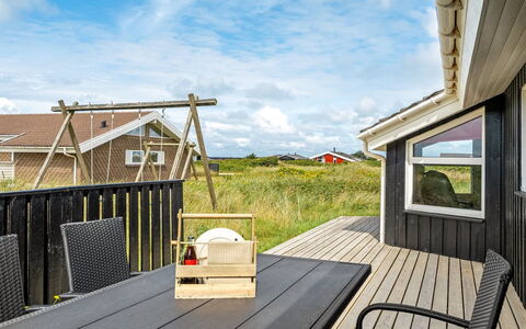 Fanni - 460M from the Sea: Meubilair, Interieur Ontwerp, Flooring, Hout, Verdieping, Plafond, Houten Vloer, Stoel, Tafel, Verlichting