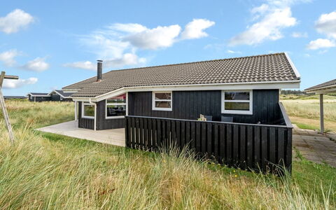 Fanni - 460M from the Sea: Meubilair, Interieur Ontwerp, Flooring, Hout, Verdieping, Plafond, Houten Vloer, Stoel, Tafel, Verlichting