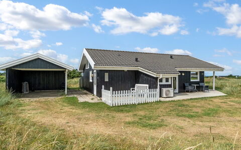 Fanni - 460M from the Sea: Meubilair, Interieur Ontwerp, Flooring, Hout, Verdieping, Plafond, Houten Vloer, Stoel, Tafel, Verlichting