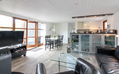 Grubbe - 600M from the Sea: Flooring, Verdieping, Plafond, Interieur Ontwerp, Countertop, Keuken, Cabinetry, Kamer, Major Appliance, Lichte Inrichting